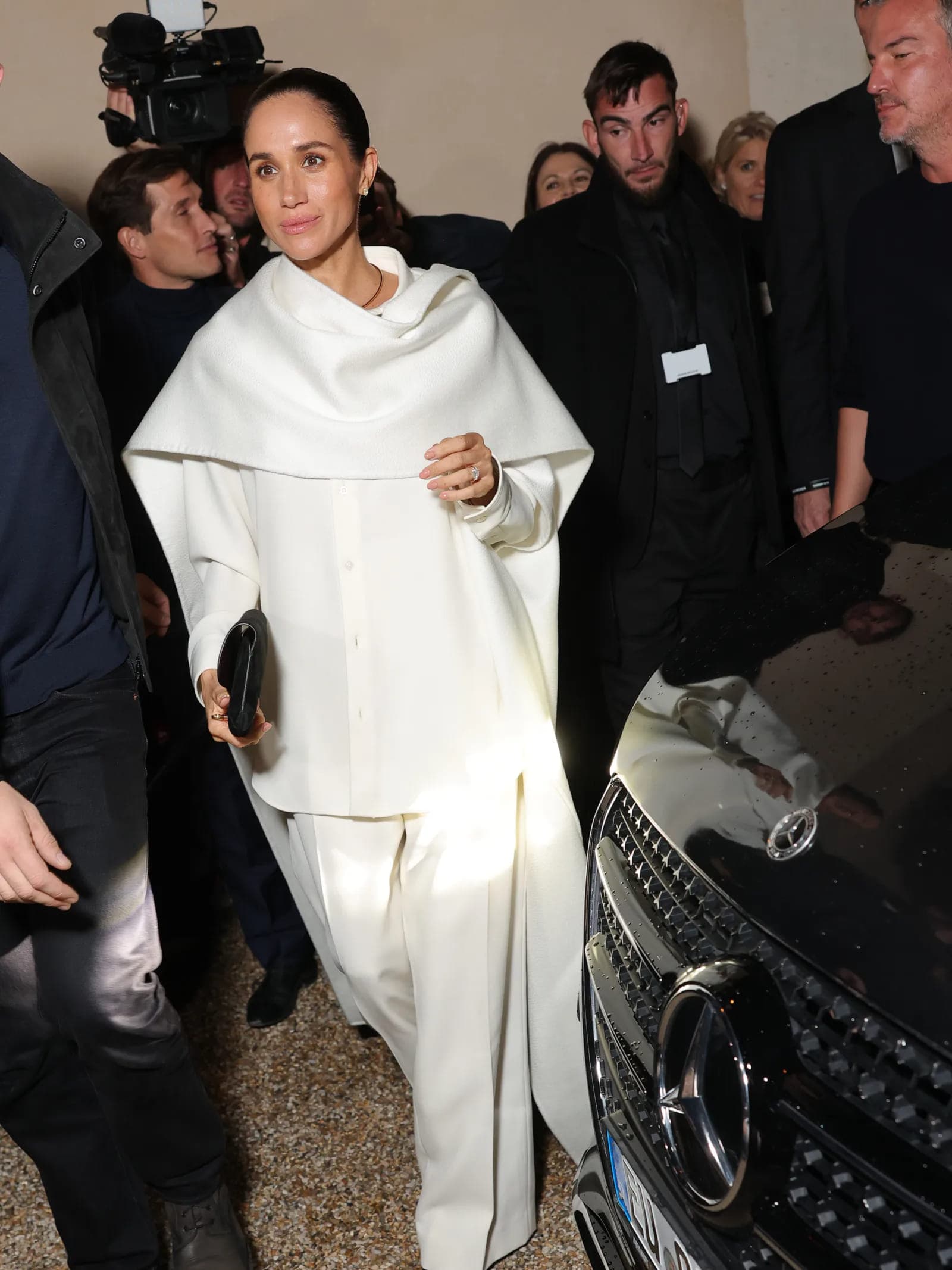 The Meghan Markle Effect: The Cape Coat Trend Is Back for Fall 2025 - image